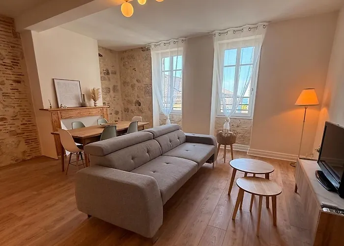 Le Nid De L'union مونفلاكين