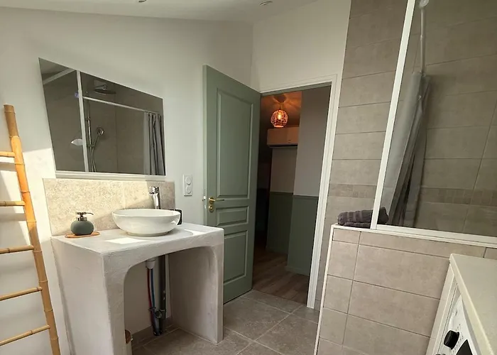 Le Nid De L'union مونفلاكين